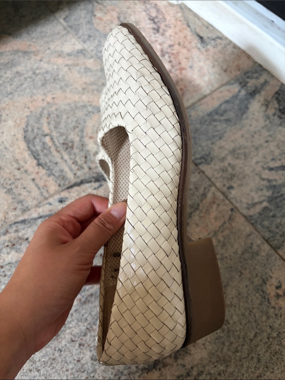 Vintage Amalfi real leather shoe, size 7B.
